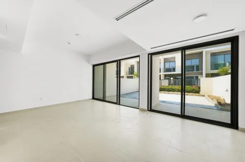 3 Bedrooms Townhouse in Nara