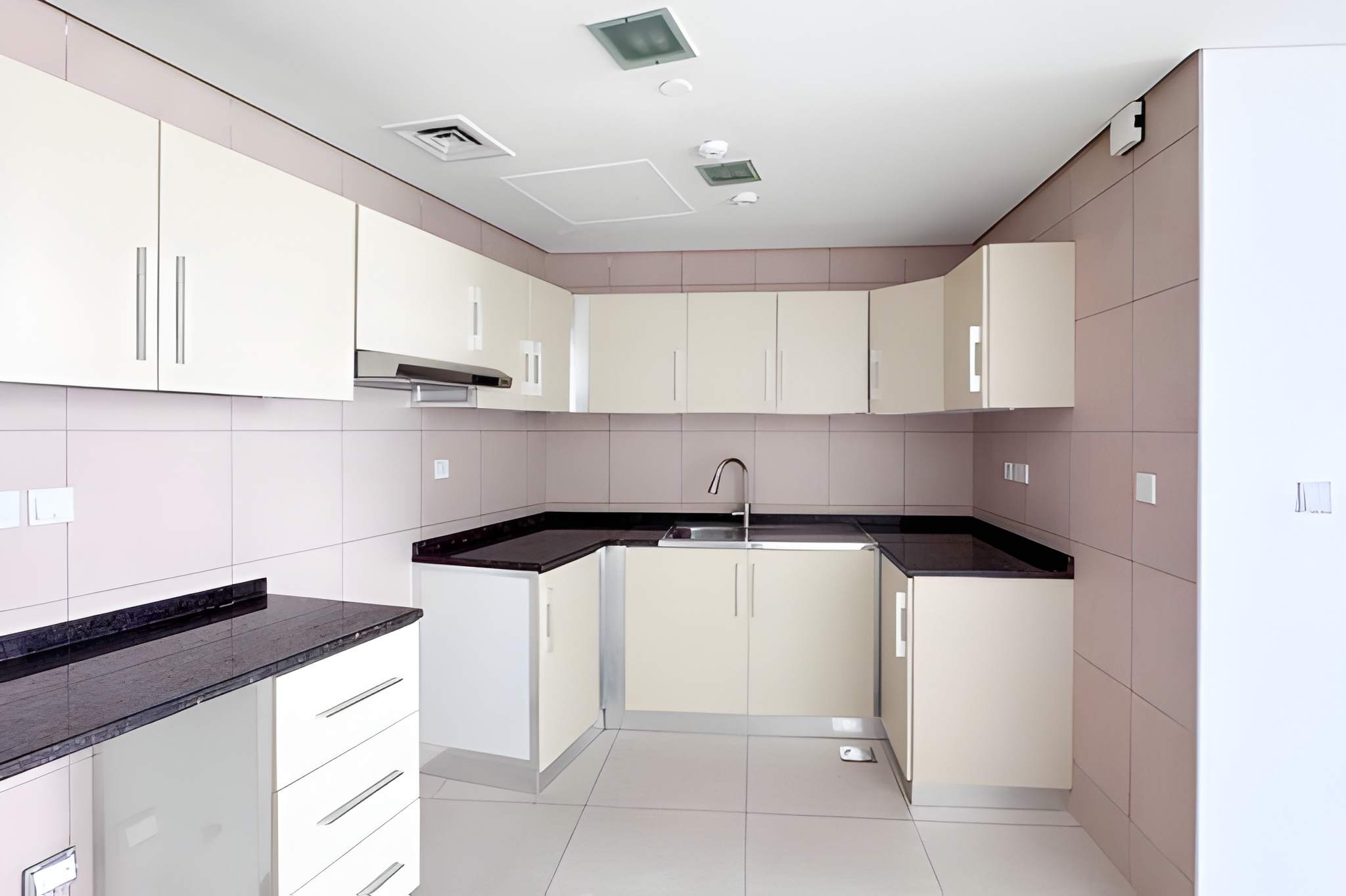 1 Bedroom Apartment in Hilliana Tower