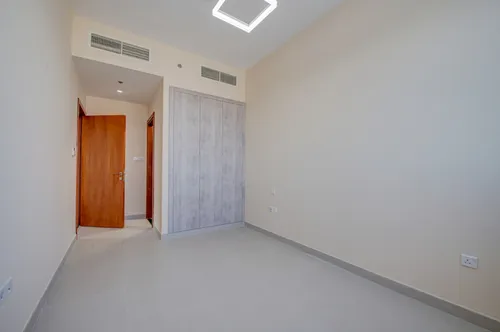 3 Bedrooms Apartment in Blue Reef Building