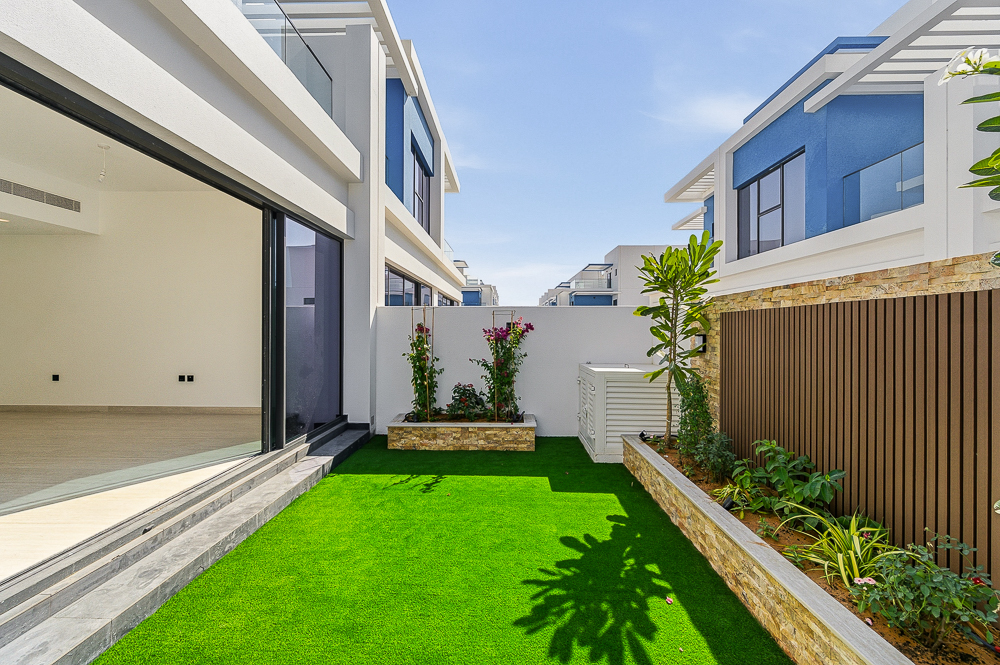 5 Bedrooms Townhouse in Santorini 1