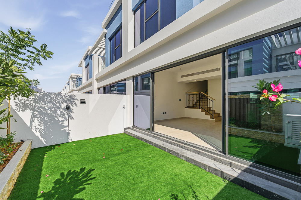 5 Bedrooms Townhouse in Santorini 1