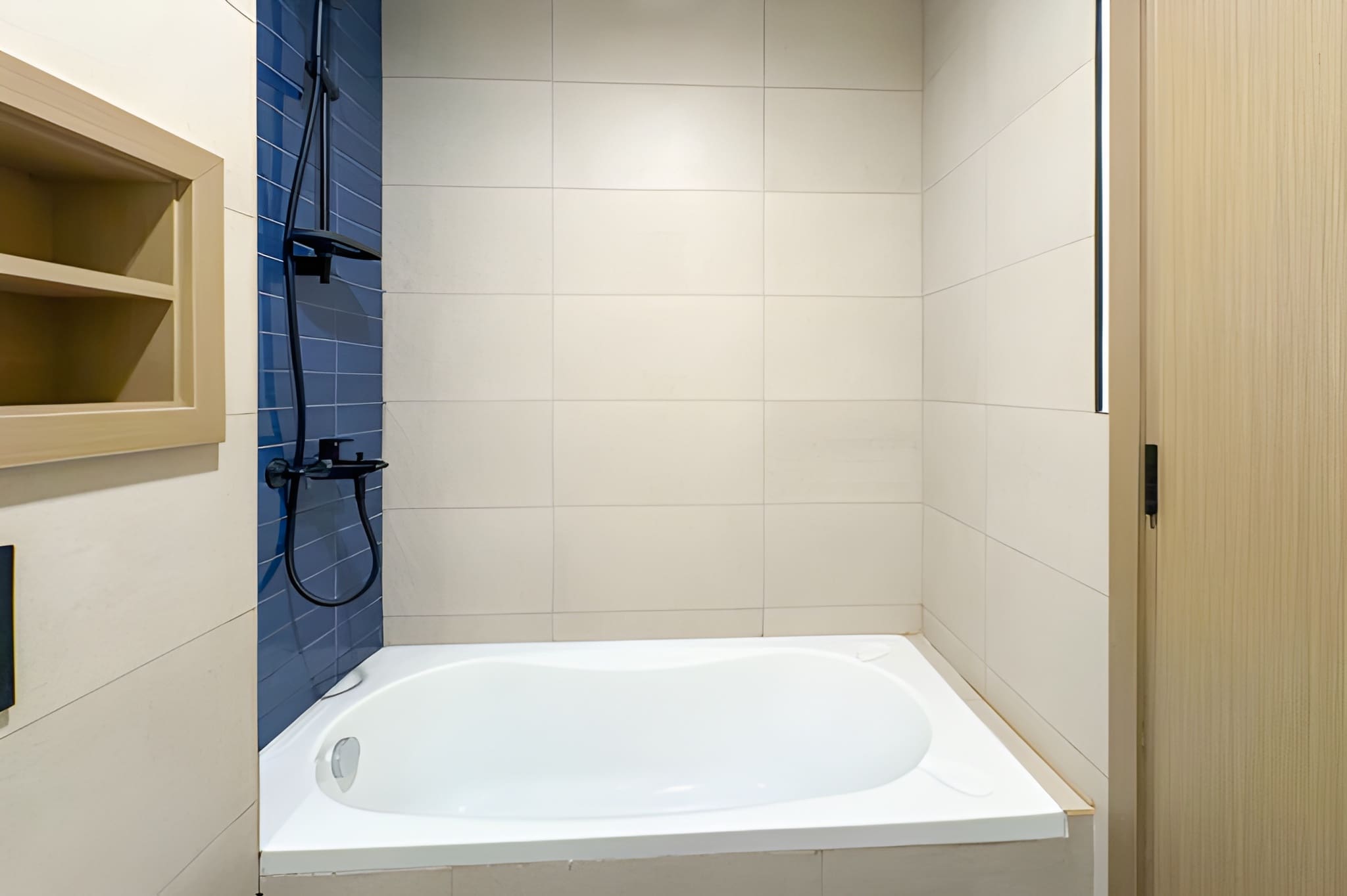 5 Bedrooms Townhouse in Santorini 1