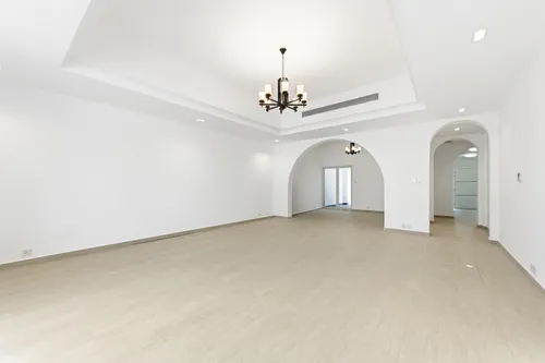 4 Bedrooms Villa in Jumeirah 3