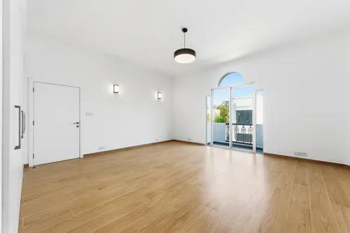 4 Bedrooms Villa in Jumeirah 3