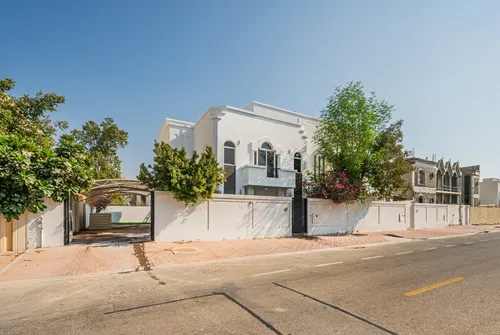 4 Bedrooms Villa in Jumeirah 3