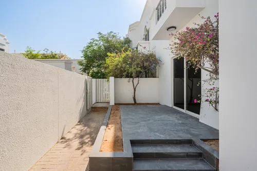 4 Bedrooms Villa in Jumeirah 3