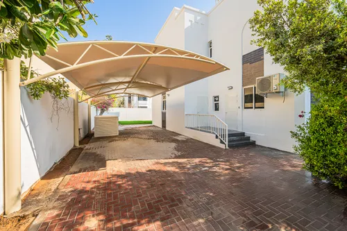 4 Bedrooms Villa in Jumeirah 3