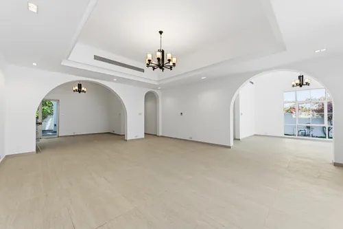 4 Bedrooms Villa in Jumeirah 3