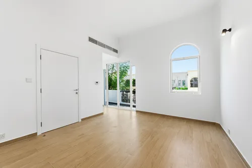 4 Bedrooms Villa in Jumeirah 3
