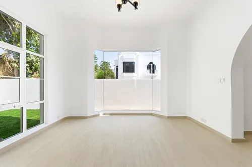 4 Bedrooms Villa in Jumeirah 3