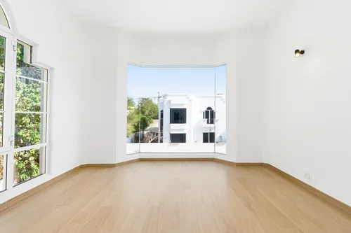 4 Bedrooms Villa in Jumeirah 3