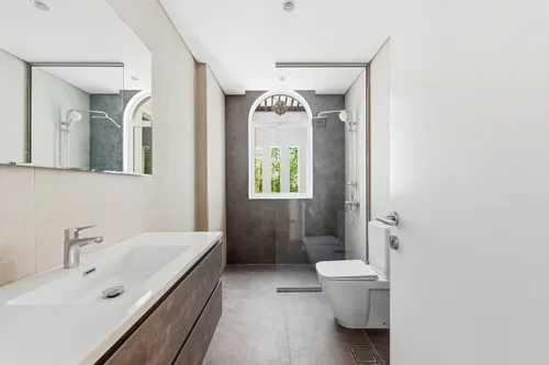 4 Bedrooms Villa in Jumeirah 3