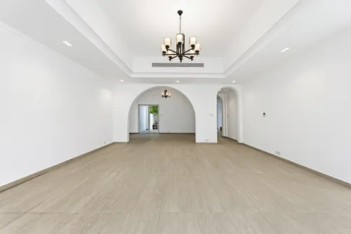 4 Bedrooms Villa in Jumeirah 3