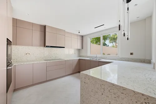 3 Bedrooms Townhouse in Springs 8