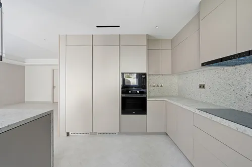 3 Bedrooms Townhouse in Springs 8