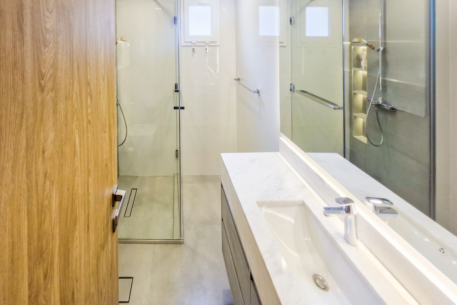 5 Bedrooms Villa in Meadows 8