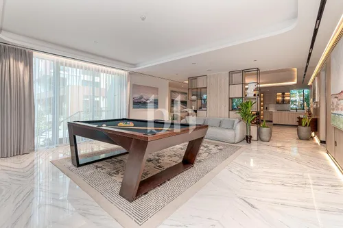 5 Bedrooms Apartment in Dubai Marina Moon