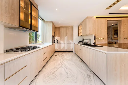 5 Bedrooms Apartment in Dubai Marina Moon