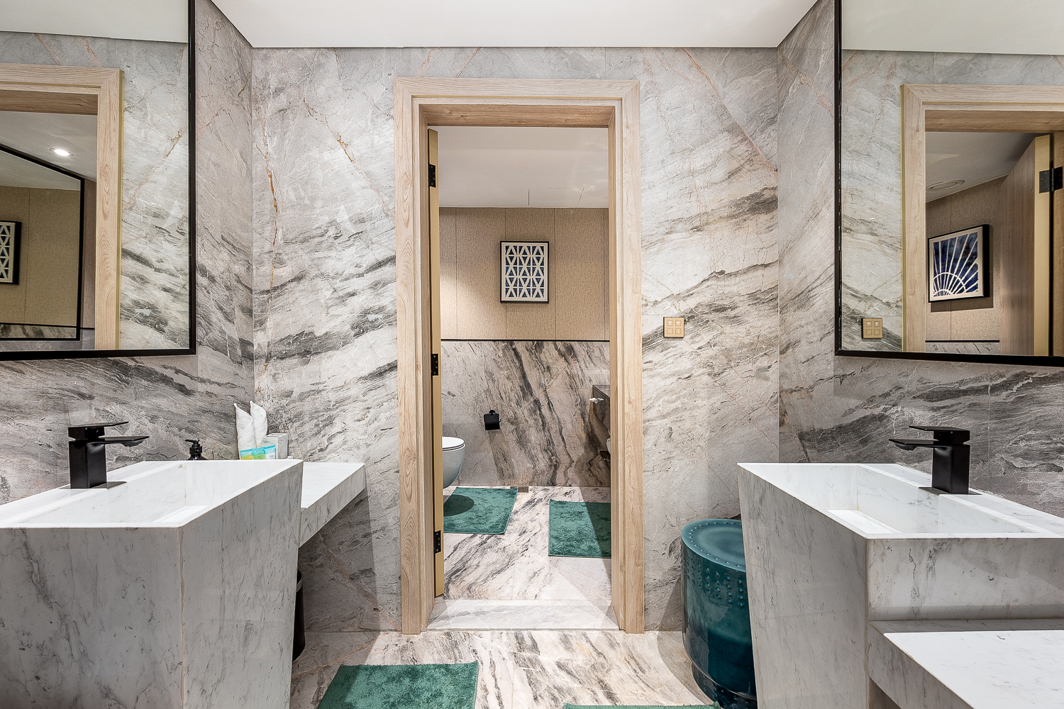 5 Bedrooms Apartment in Dubai Marina Moon