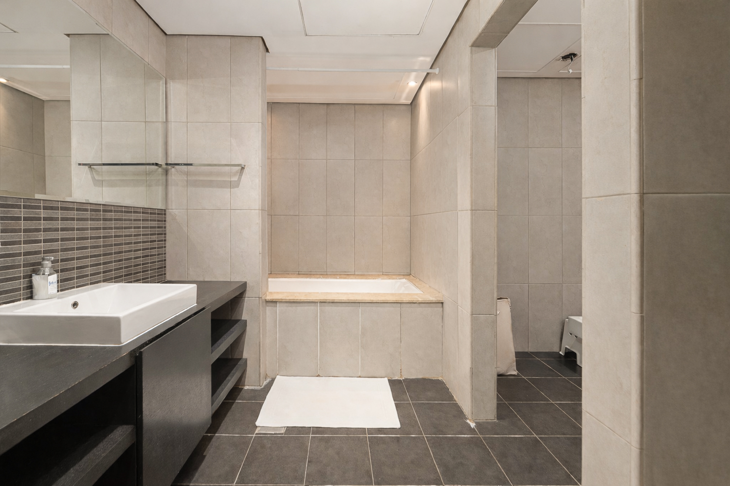 2 Bedrooms Apartment in Cluster D