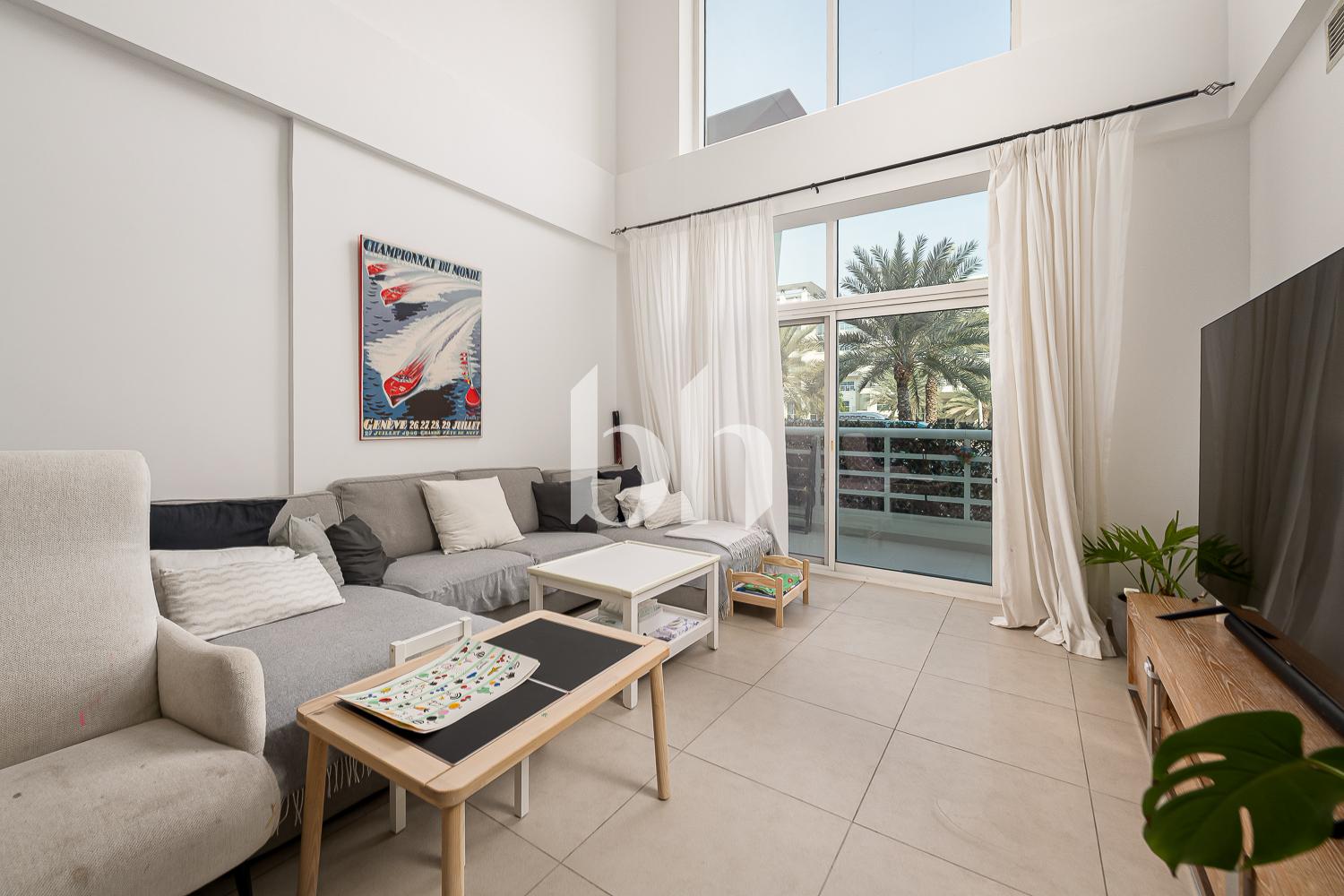 2BR Duplex | Pool, Skyline View | Tenanted