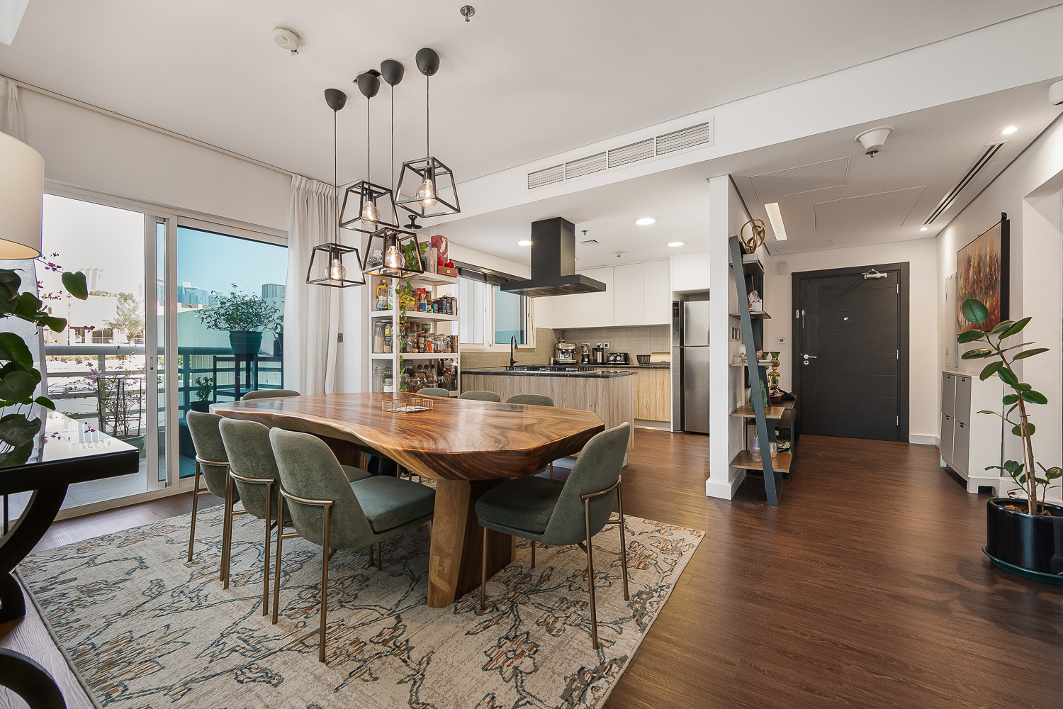 3 Bedrooms Apartment in East Cluster - D