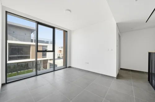 5 Bedrooms Villa in June