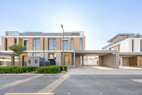 5 Bedrooms Villa in June