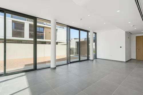 5 Bedrooms Villa in June