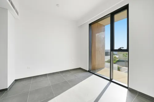 5 Bedrooms Villa in June