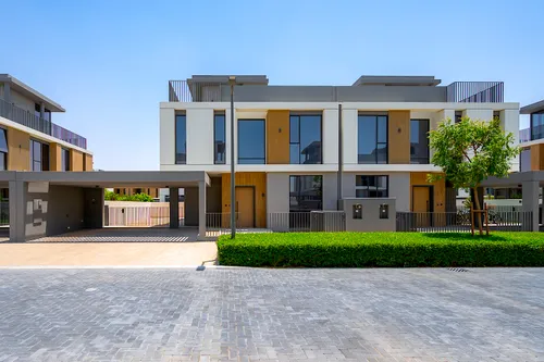 4 Bedrooms Villa in June