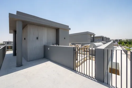 4 Bedrooms Villa in June