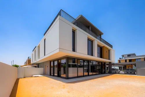 4 Bedrooms Villa in June