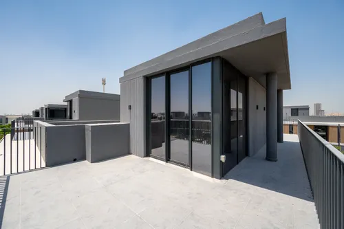 4 Bedrooms Villa in June