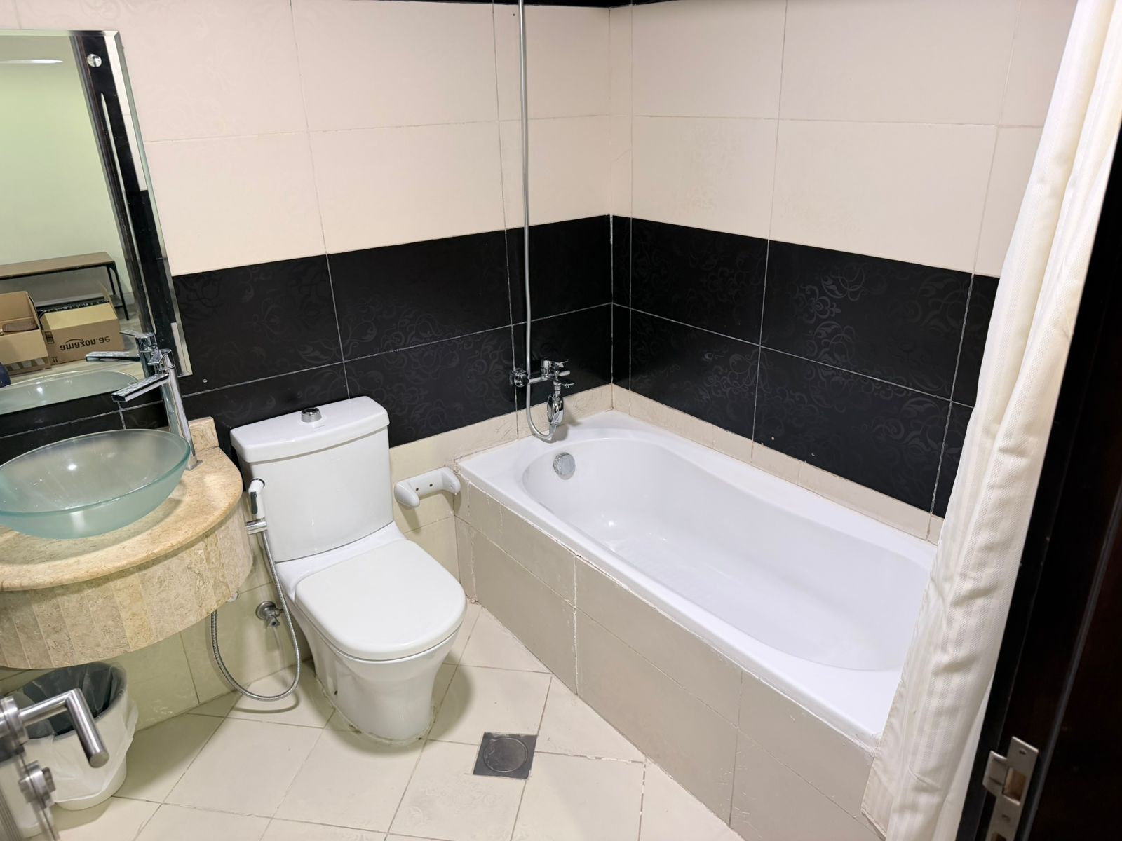 2 Bedrooms Apartment in Zenith A1 Tower