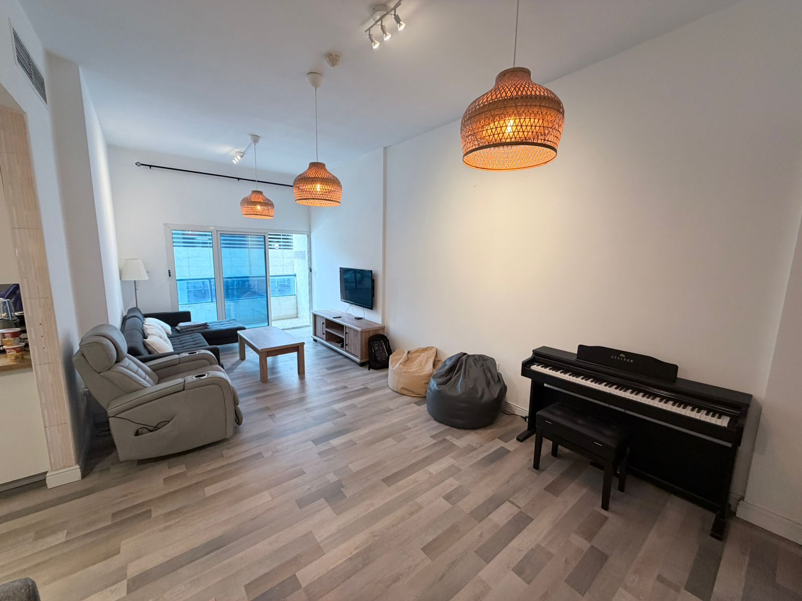 2 Bedrooms Apartment in Zenith A1 Tower