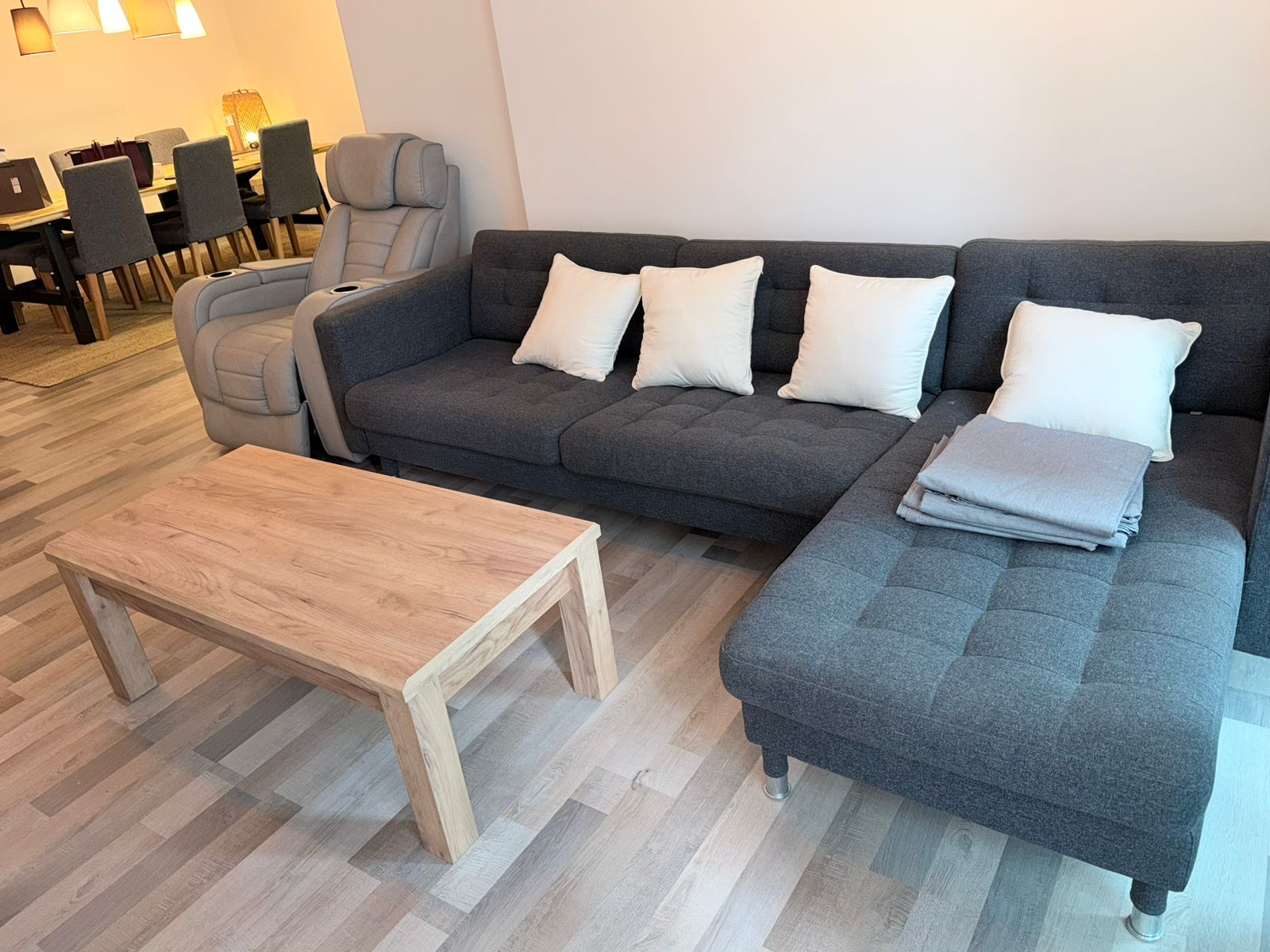 2 Bedrooms Apartment in Zenith A1 Tower