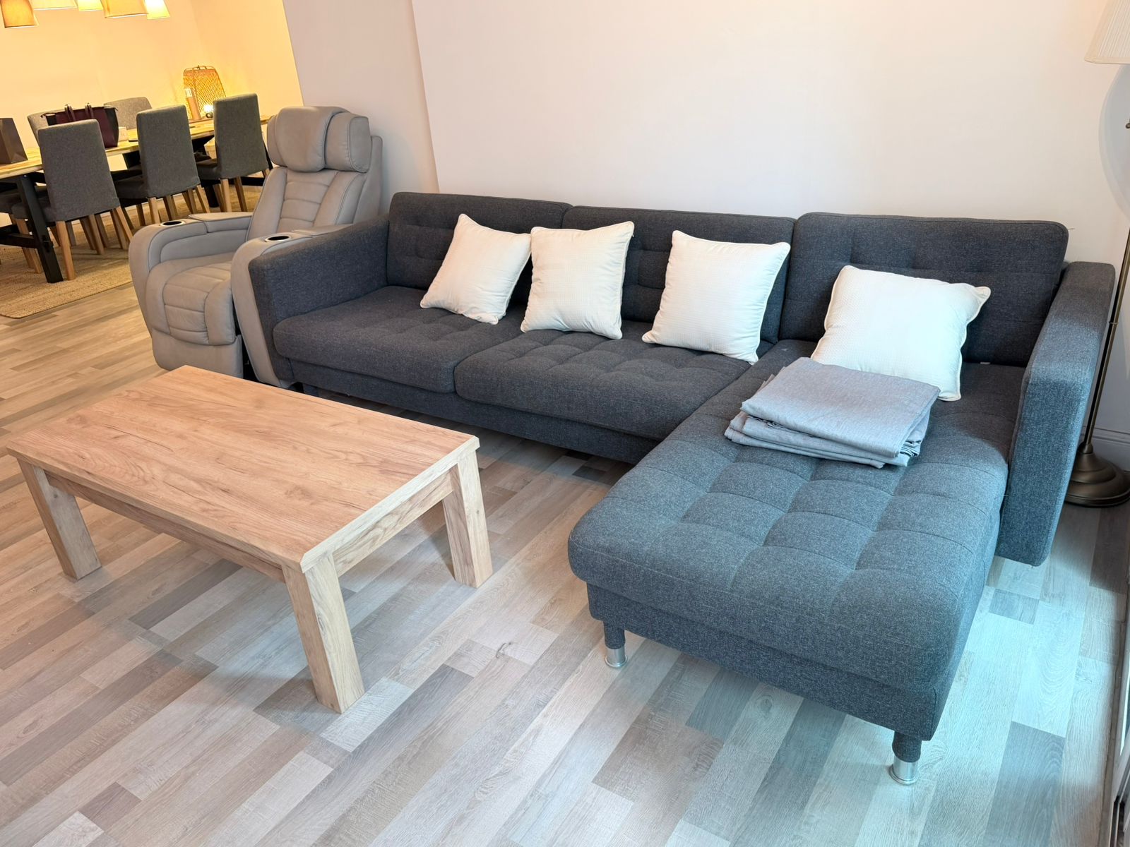 2 Bedrooms Apartment in Zenith A1 Tower