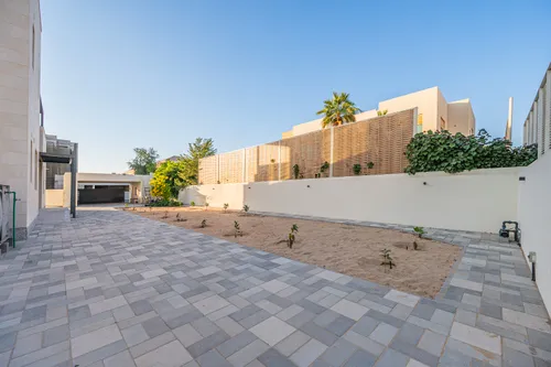 5 Bedrooms Villa in Al Khawaneej 1