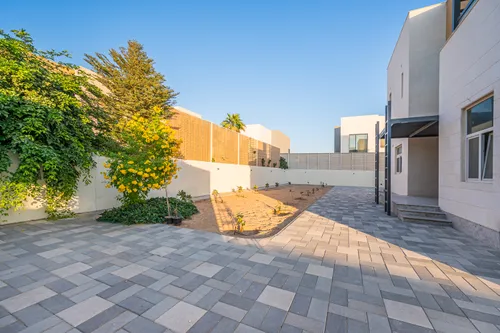 5 Bedrooms Villa in Al Khawaneej 1