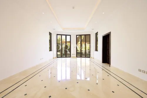 6 Bedrooms Villa in Sector HT