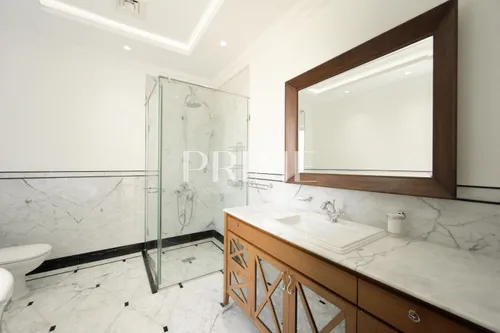 6 Bedrooms Villa in Sector HT