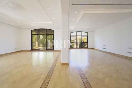 6 Bedrooms Villa in Sector HT