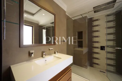 6 Bedrooms Villa in Sector HT