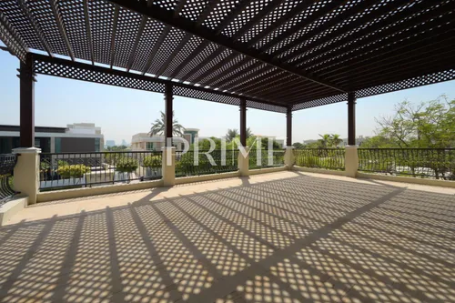 6 Bedrooms Villa in Sector HT