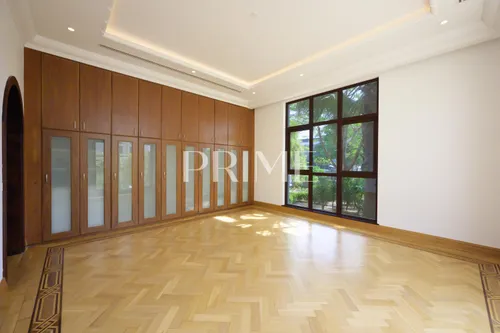 6 Bedrooms Villa in Sector HT