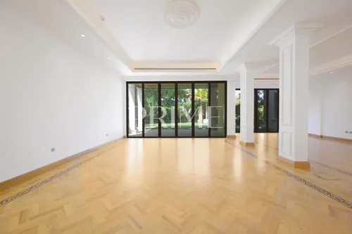 6 Bedrooms Villa in Sector HT