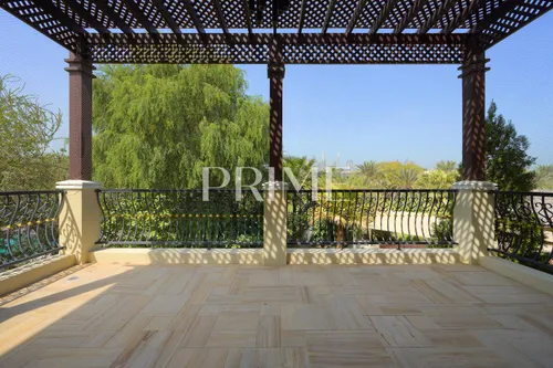 6 Bedrooms Villa in Sector HT