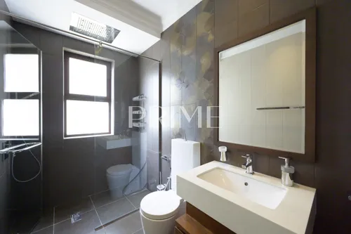 6 Bedrooms Villa in Sector HT