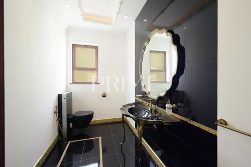 6 Bedrooms Villa in Sector HT